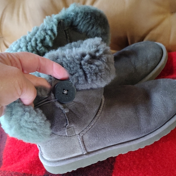 UGG Bailey II Boots-size 8 - Picture 10 of 10
